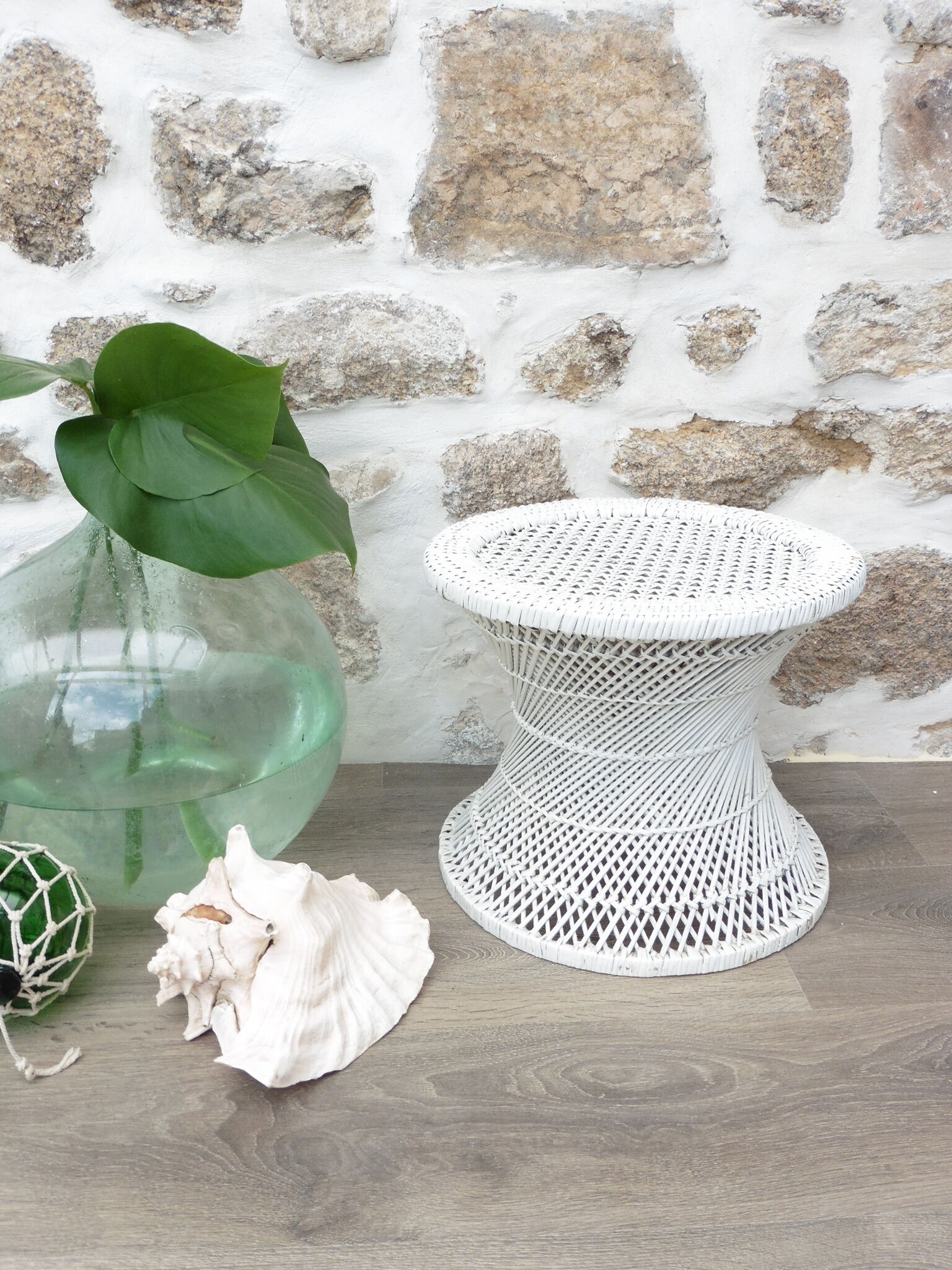 Diabolo rattan stool