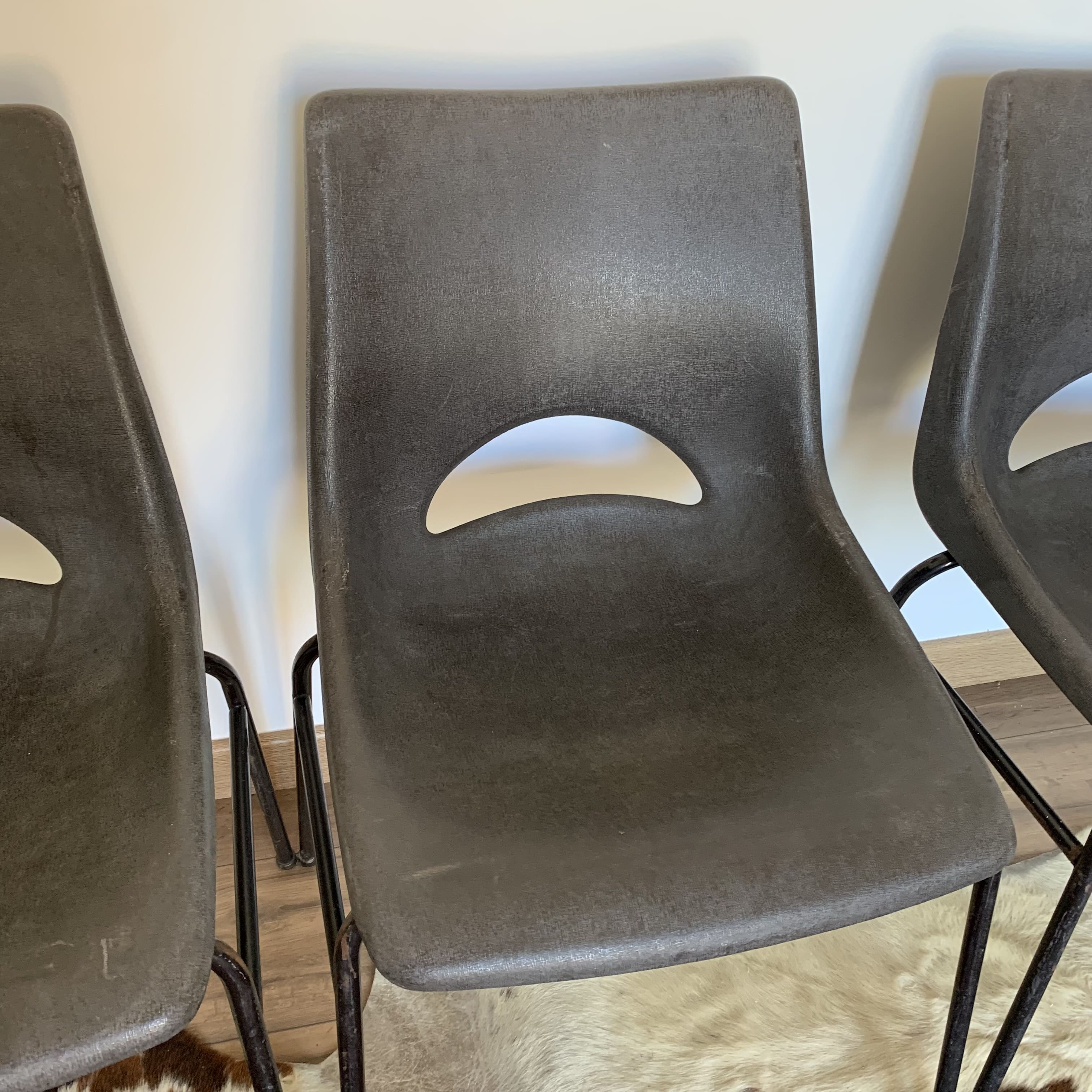 Lot de 4 chaises coque plastique marque Sitting