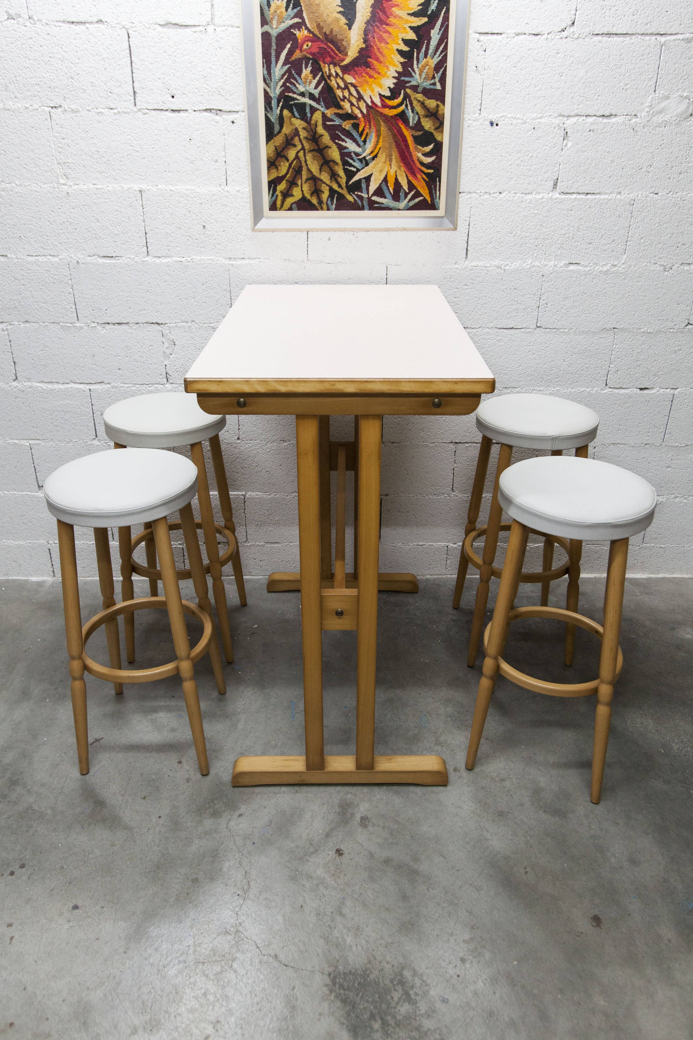 Standing table and 4 high stools Baumann 1990