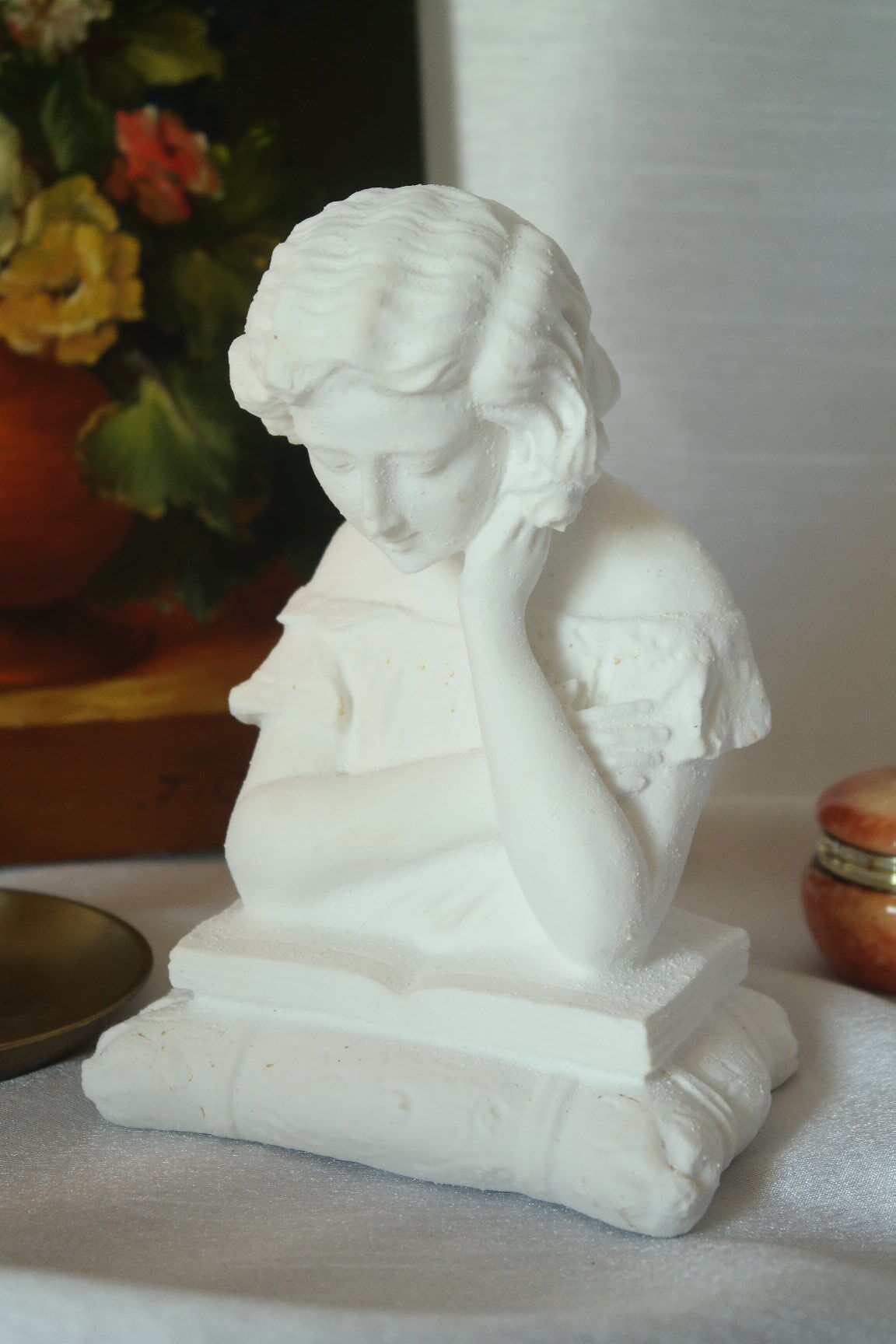 Limestone bust young girl who reads