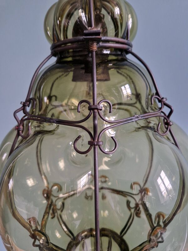 Suspension Vénitienne en verre soufflé et métal forgé, milieu du XXe siècle