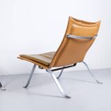 Imposante paire de fauteuils cuir et acier années 60'