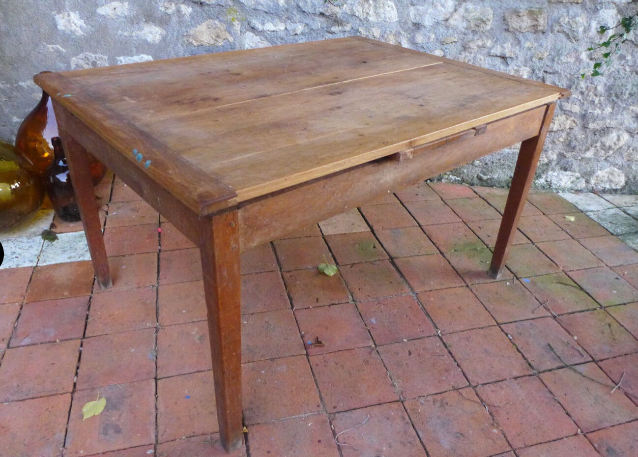 Extendable farm table