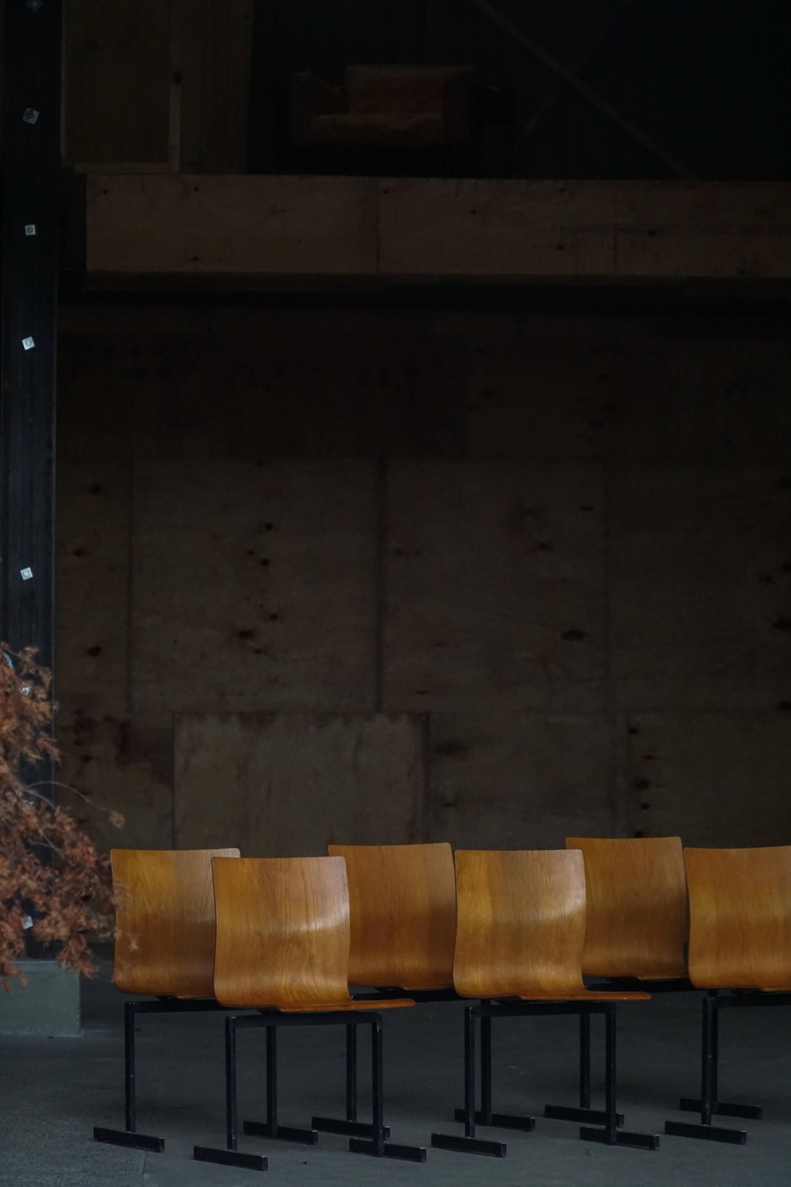 Set of 6 industrial stackable chairs by Niels Larsen, black metal and oak, 1960s.