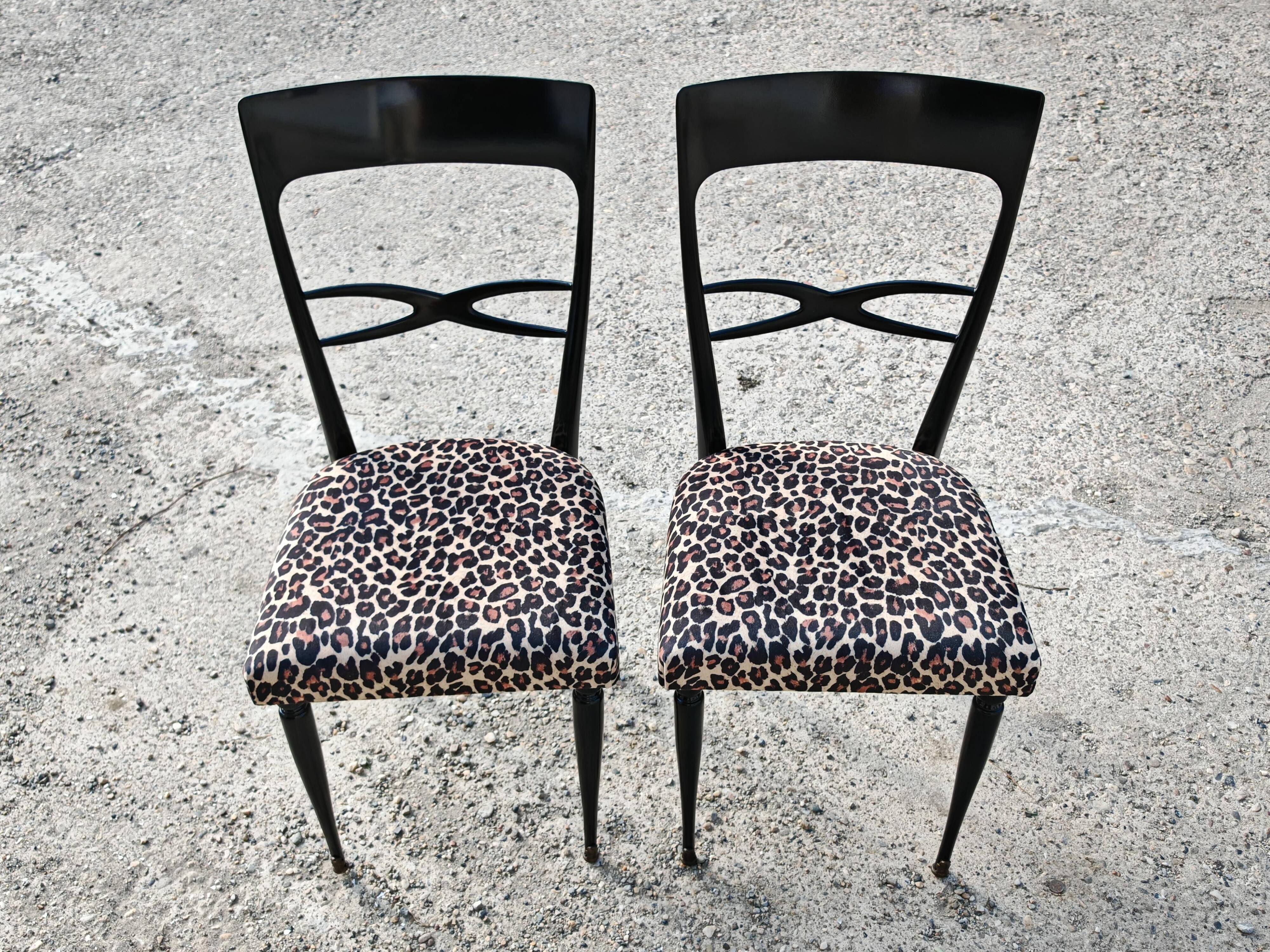 Set de 6 chaises salle à manger Mid Century laque noire peluche imprimé léopard