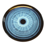 Plate with color effects in blue