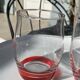 2 verres à fond rouge