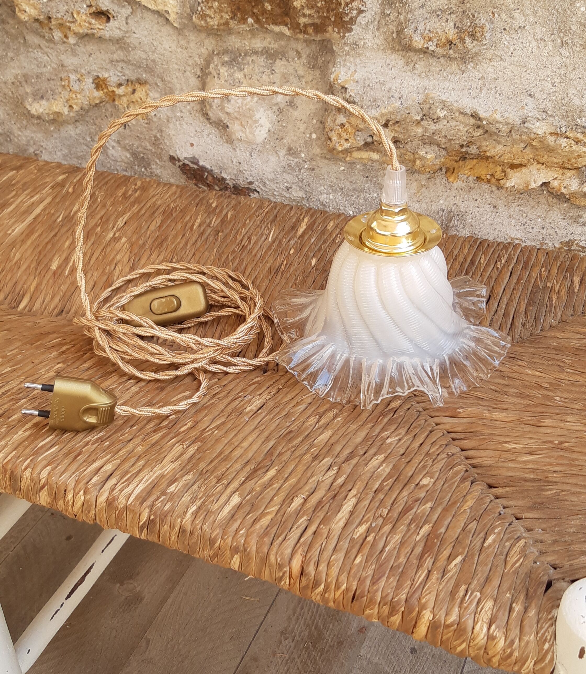 White hand tulip lamp