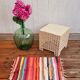 Table basse vintage cube en plastique tressé beige