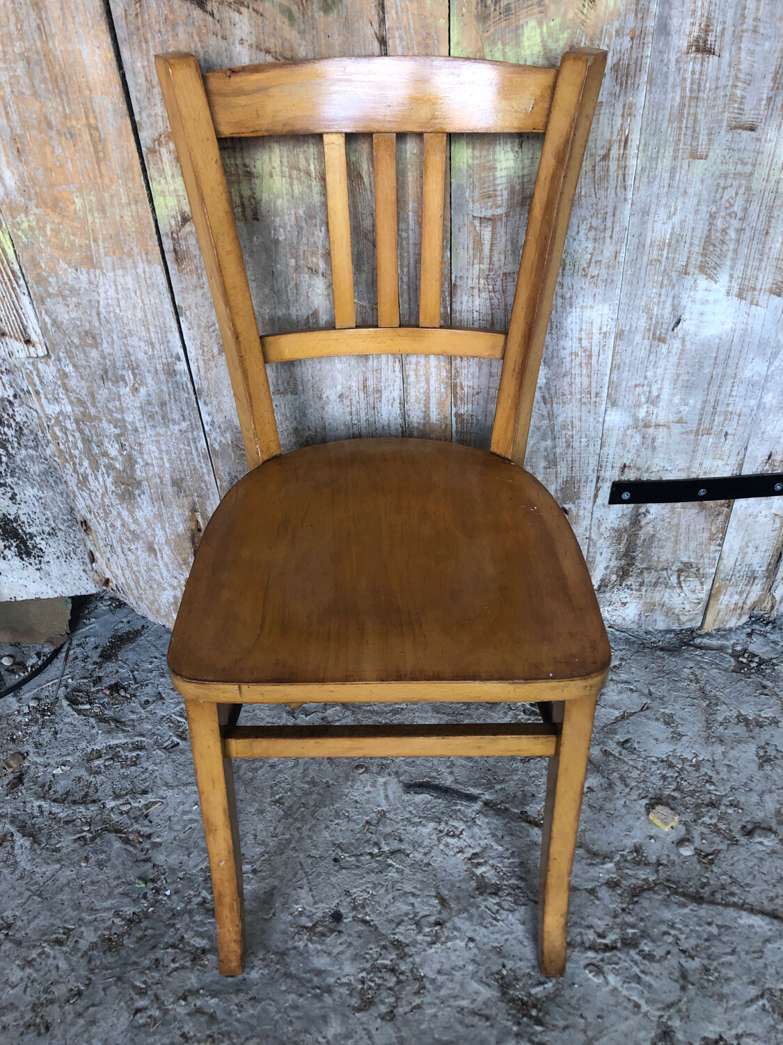 Chaise bistrot en bois clair années 70 vintage