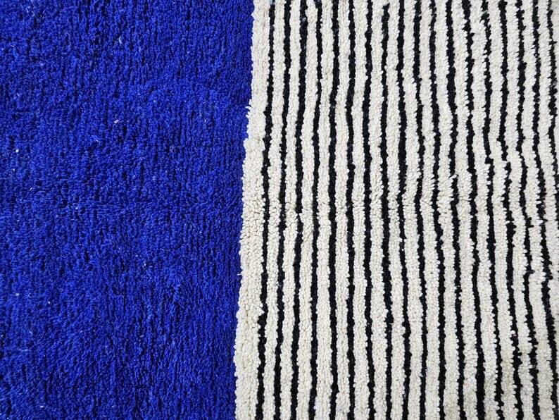 Beni Mrirt rug, handwoven, traditional blue, size 150 x 250 cm.
