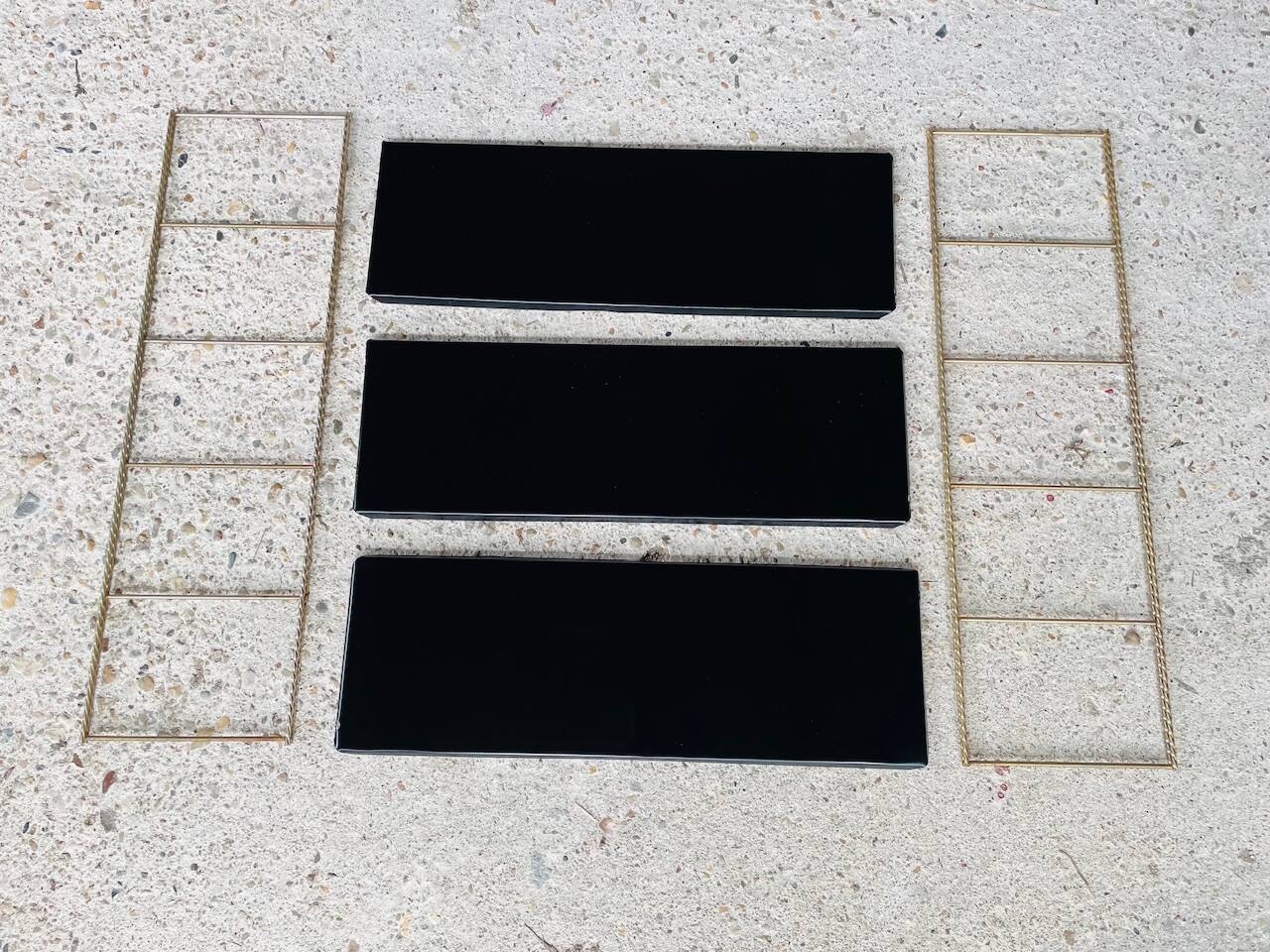 Adjustable vintage wall shelf in black metal and brass