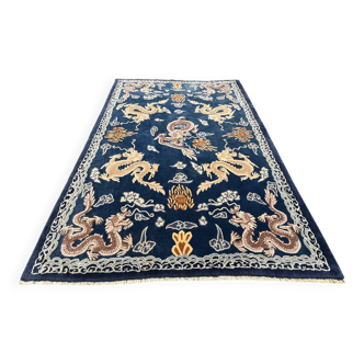 Chinese rug with dragon decoration. 230x165 cm