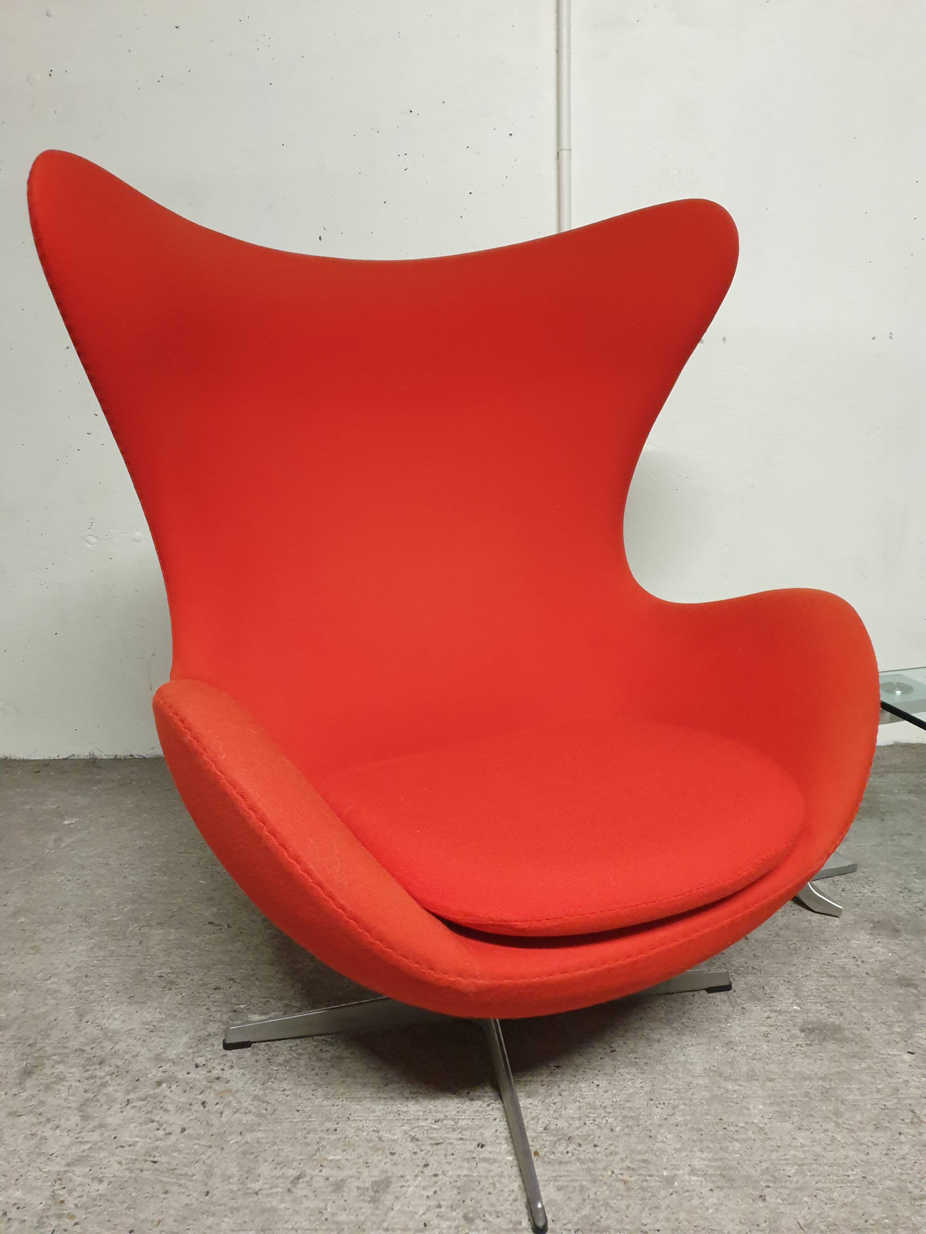 Scandinavian Egg Chair Arne Jacobsen for Fritz Hansen Mid-Century
