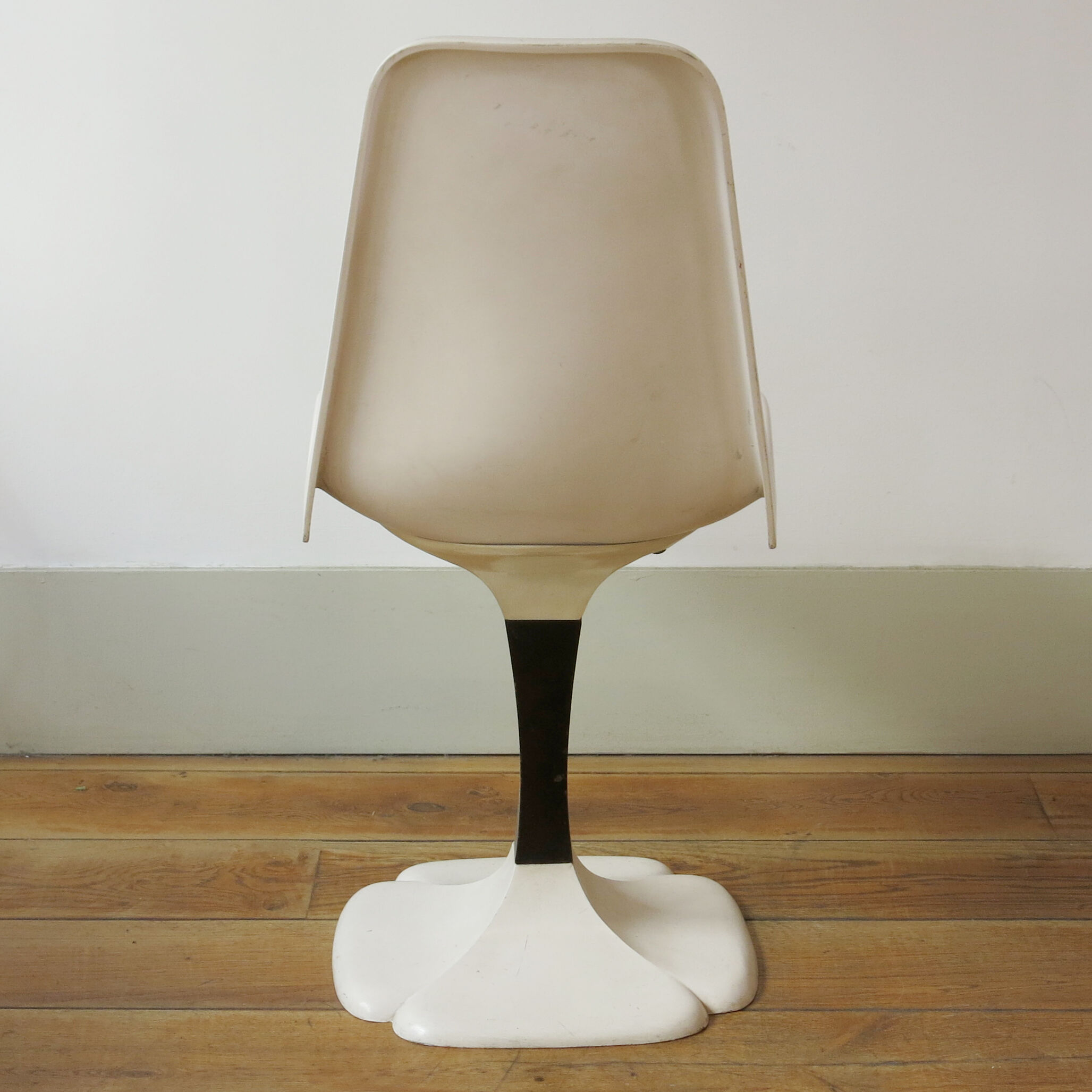Chair Tulip design Gautier