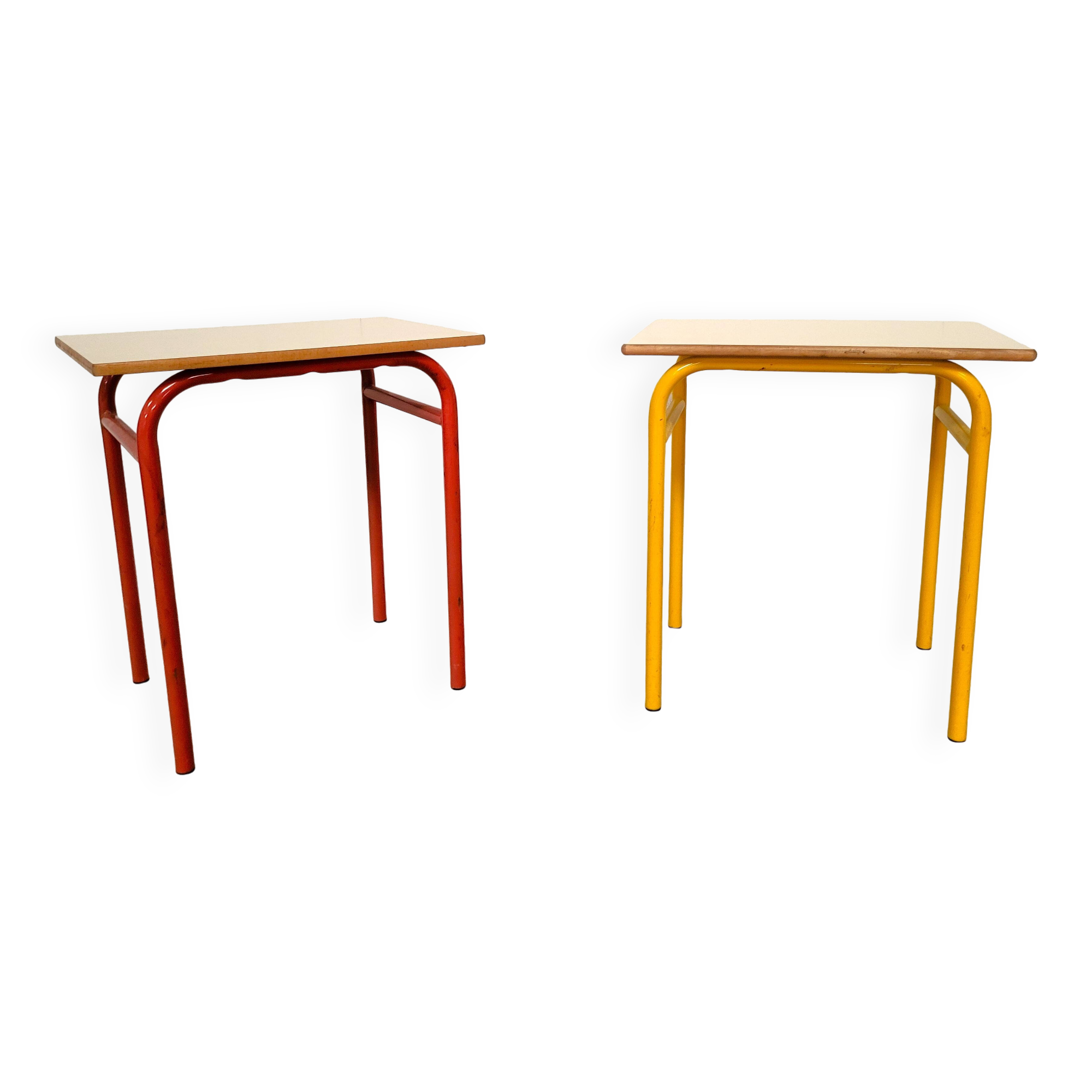 40 Yellow, red school desks and desks from the 80s/90s