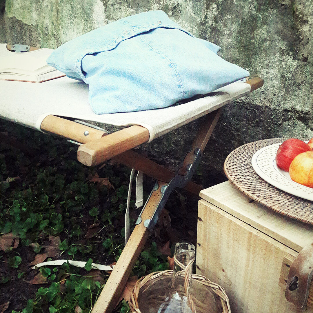 Period military camp bed