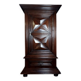 Standing man from the Louis XIII era in walnut with a diamond point.