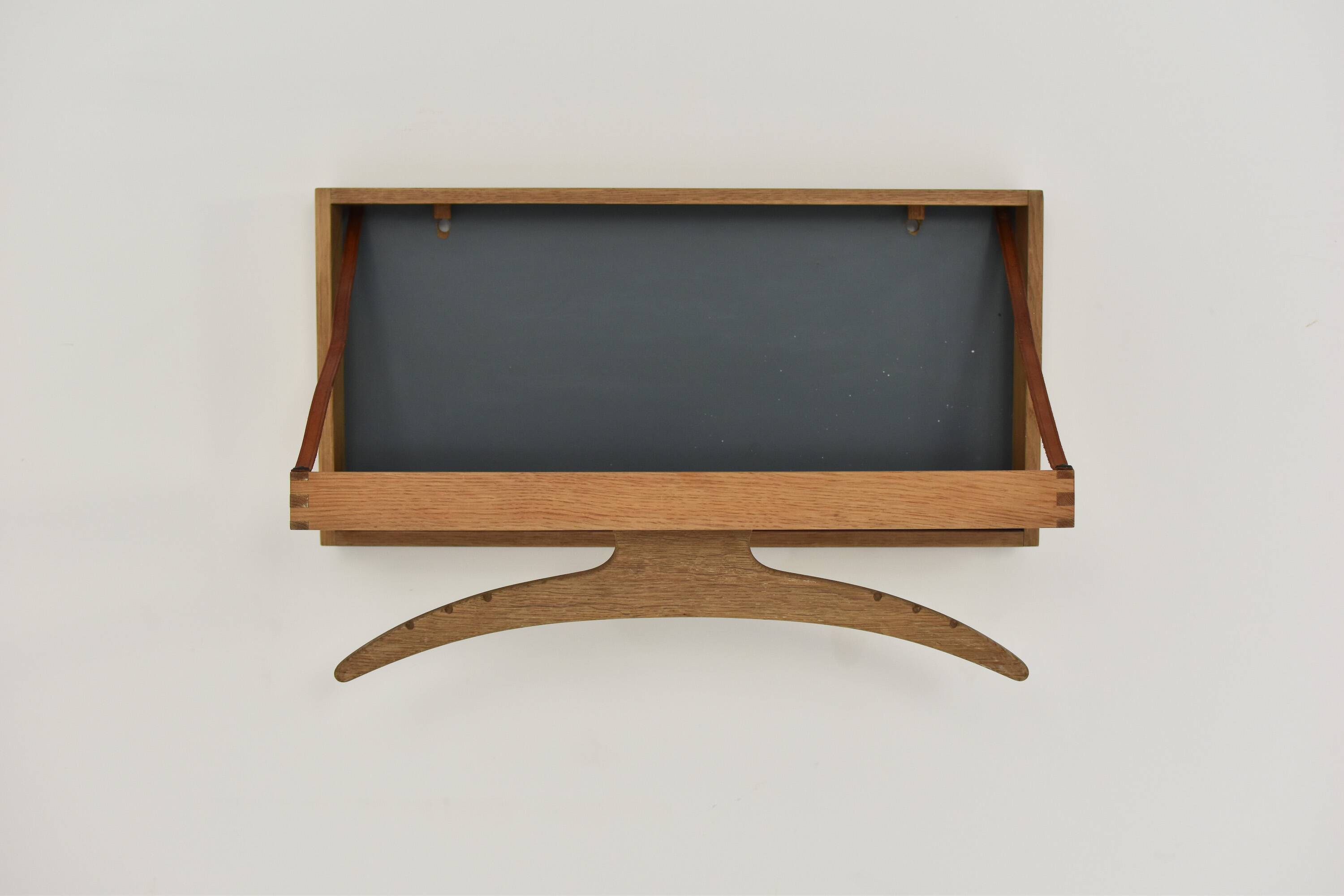 Valet mural d'Adam Hoff & Poul Østergaard pour Virum Møbelsnedkeri, Danemark 1963.