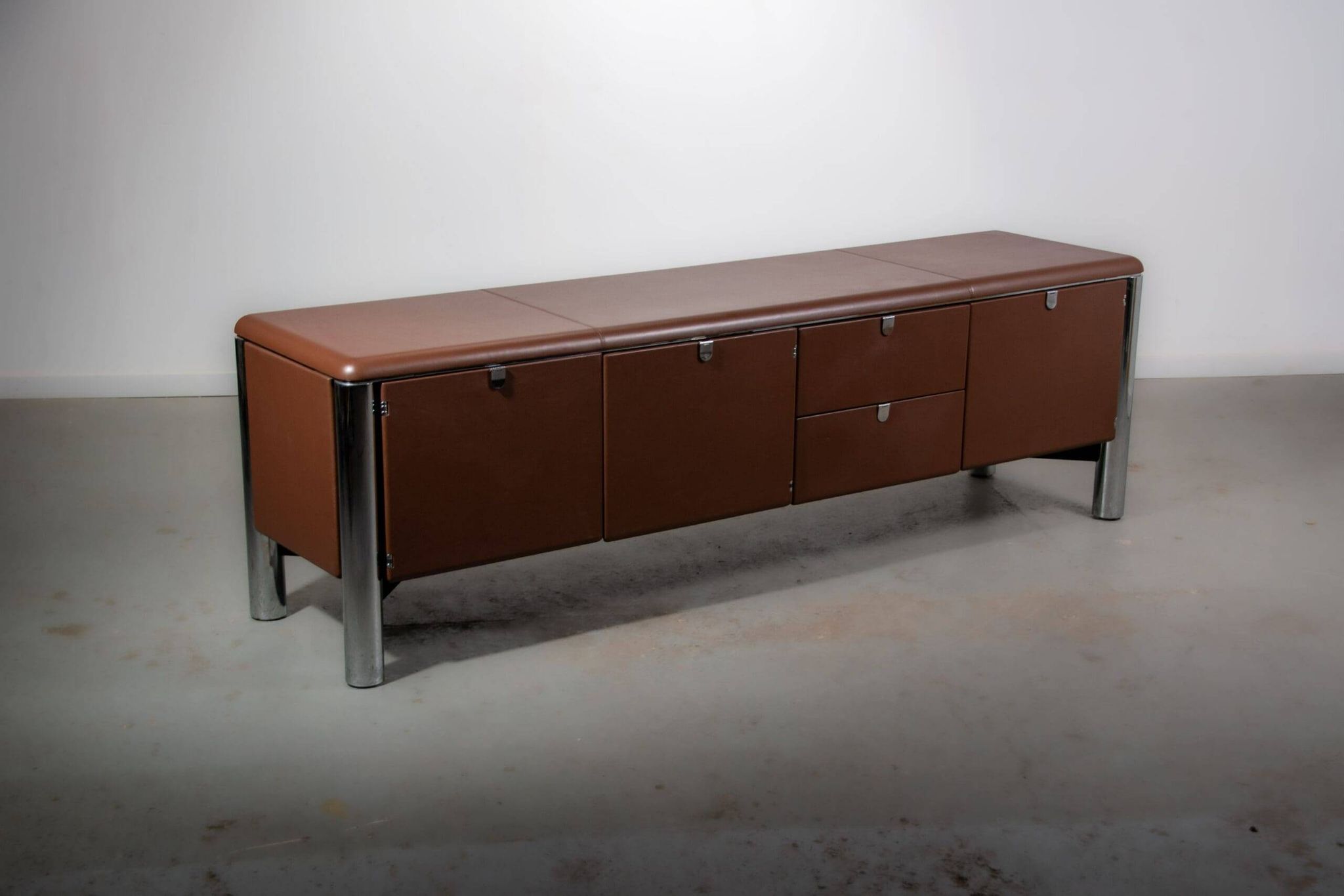 No. 3076 credenza extension in Vitello leather from the Pfister Executive Office Collection for KnollStudio. Circa 1988