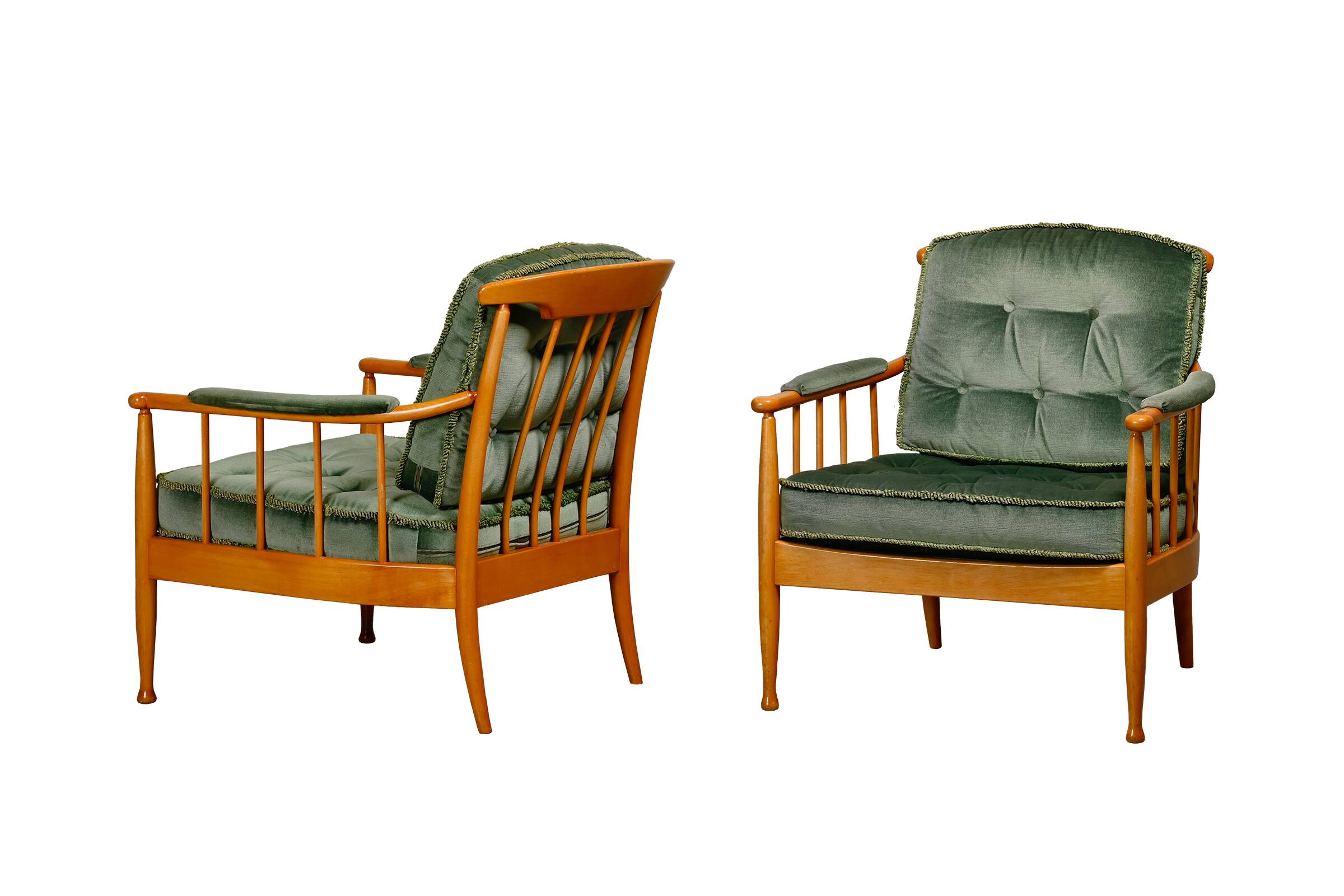 Fauteuils Skrindan en hêtre et velours vert, par Kerstin Hörlin-Homquist, Suède