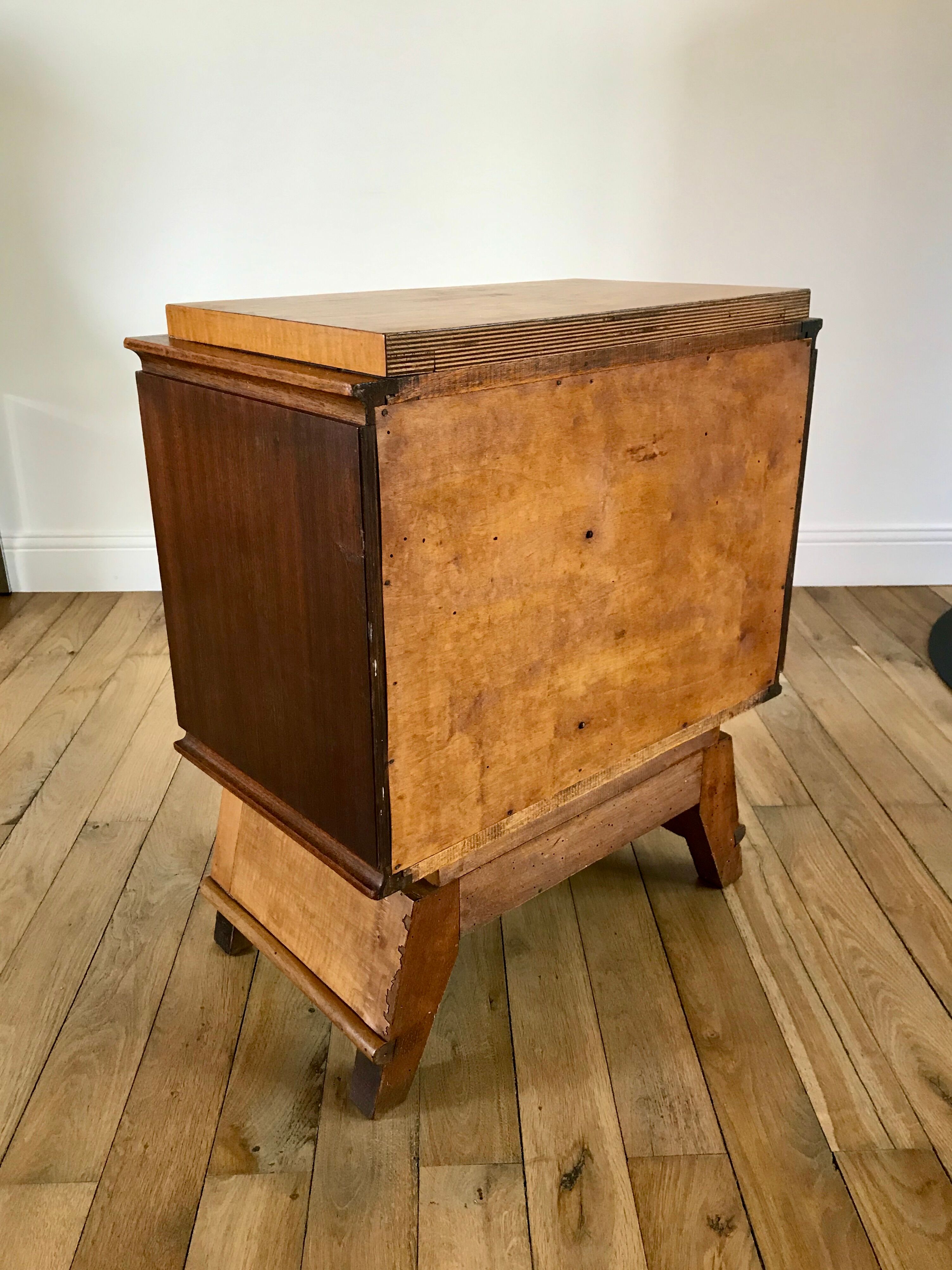 Bedside table in orm magnifying glass art deco 30s
