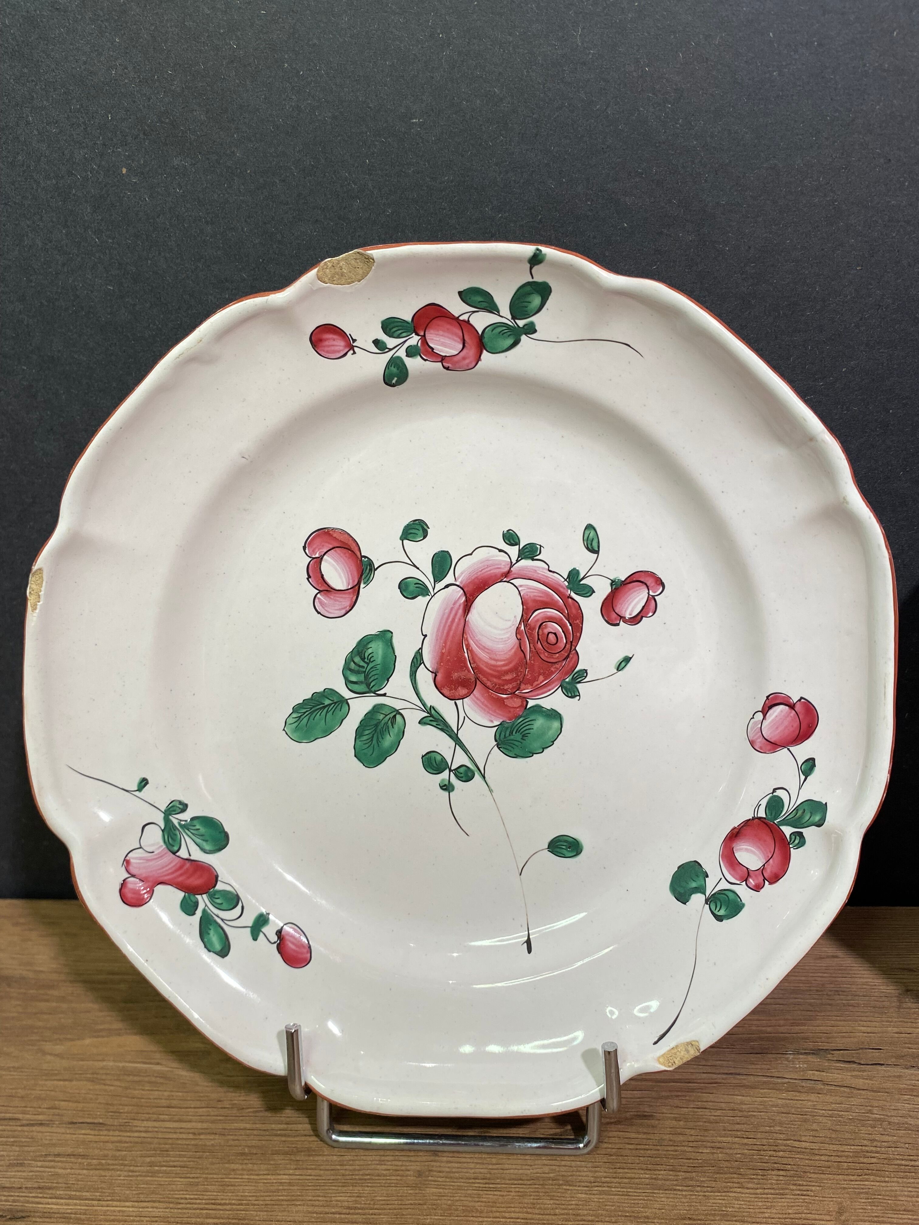 Pair of earthenware plates from the East nineteenth with floral decoration