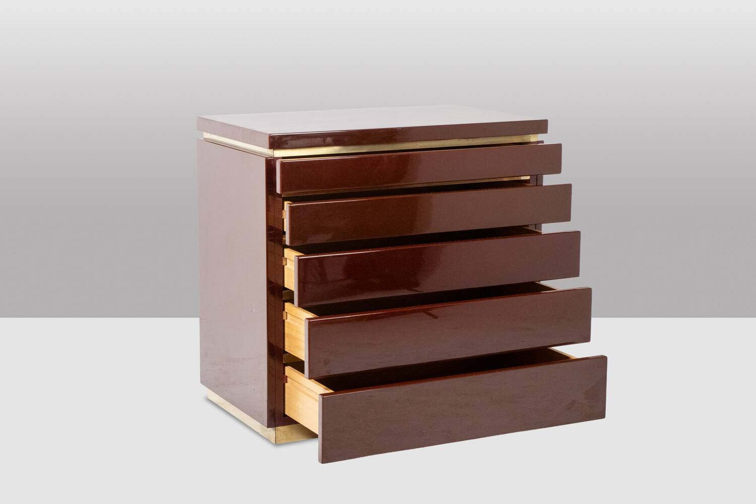 Jean-Claude Mahey. Commode en bois laqué. Années 1970-80.