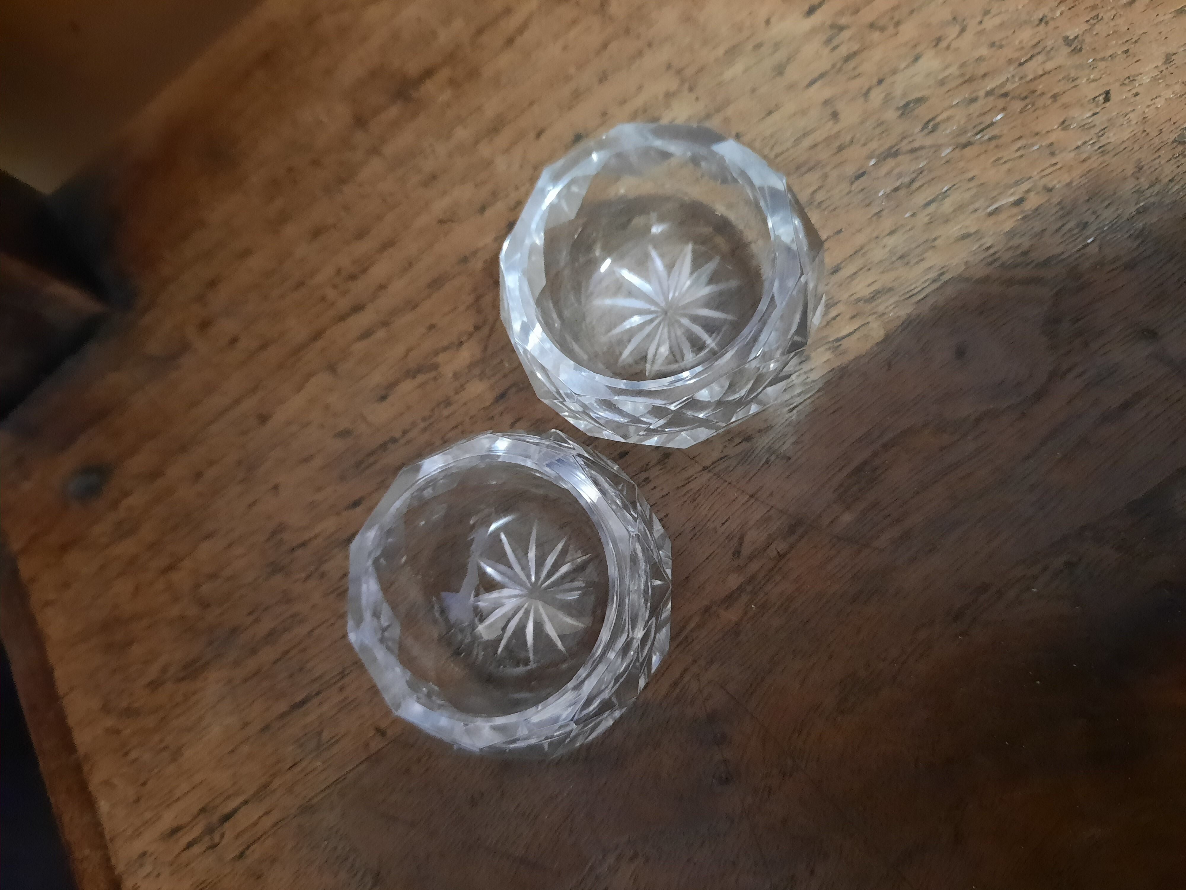 Pair of crystal saleron