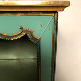 Venetian-style wooden lace-up with bouquets of flowers