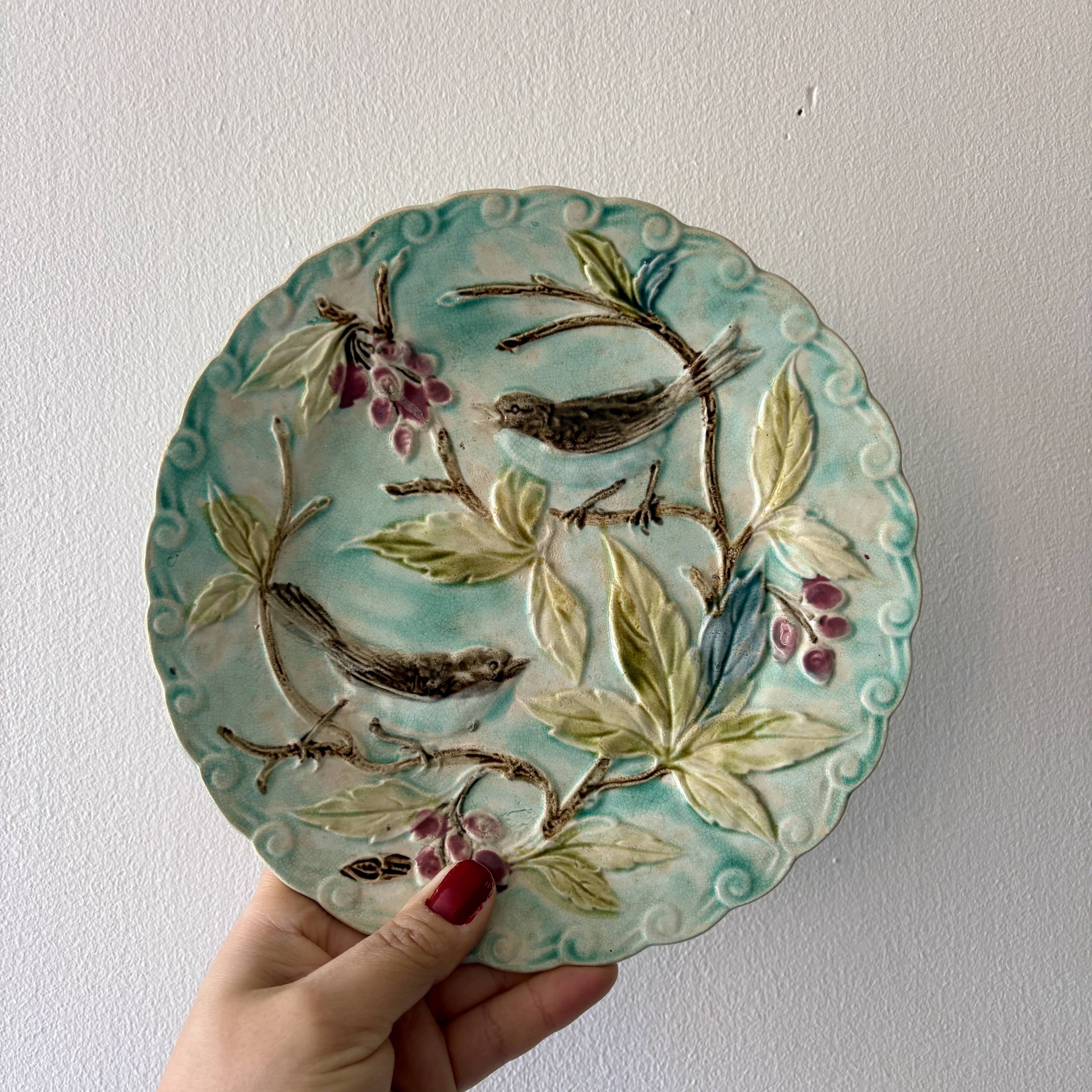Set of 3 antique plates in majolica with bird designs.
