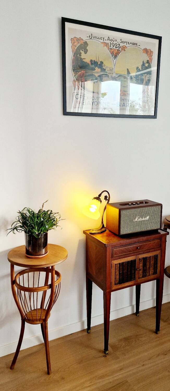 Rattan worker pedestal table from the 1950s