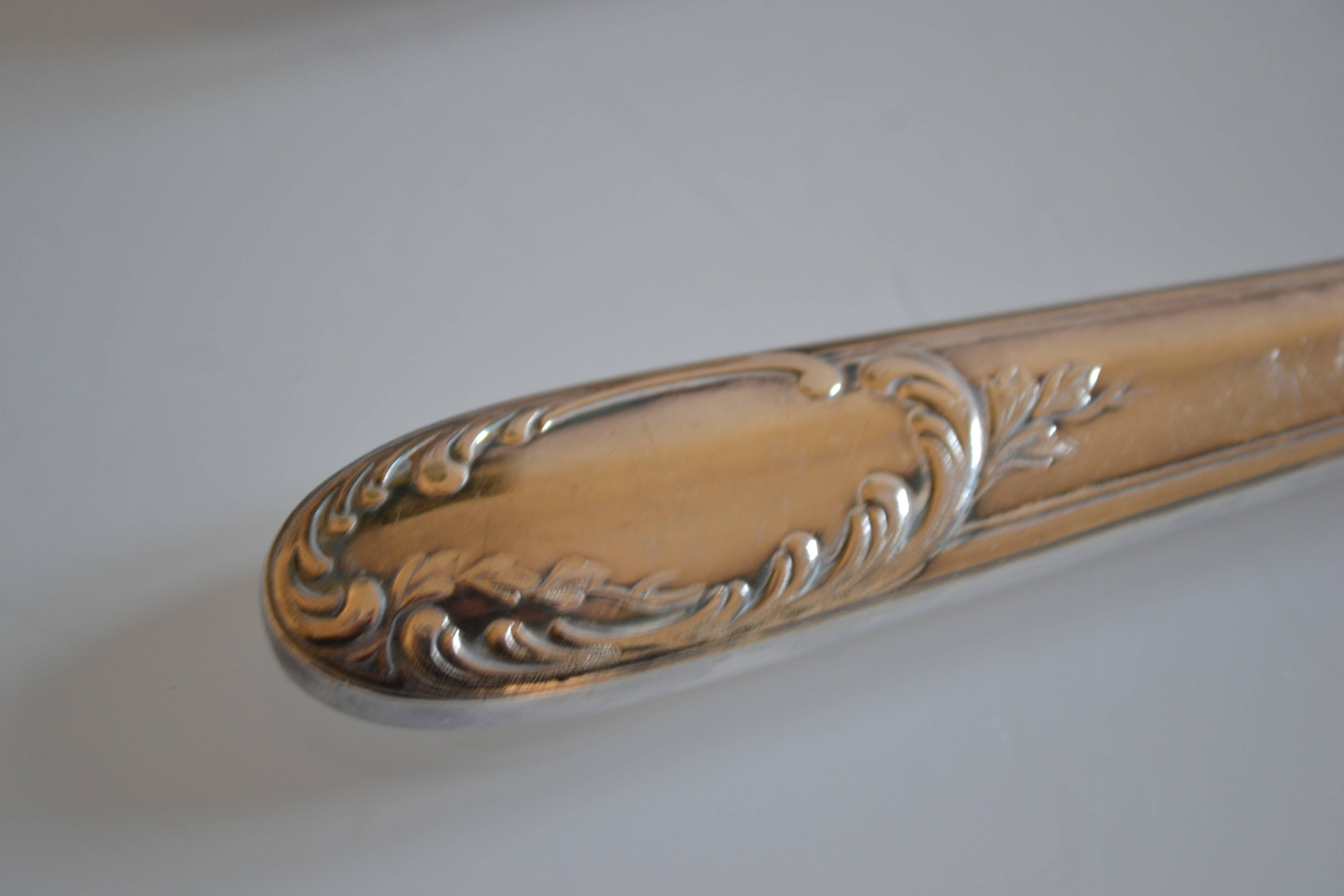 12 silver metal table knives 25.5 cm