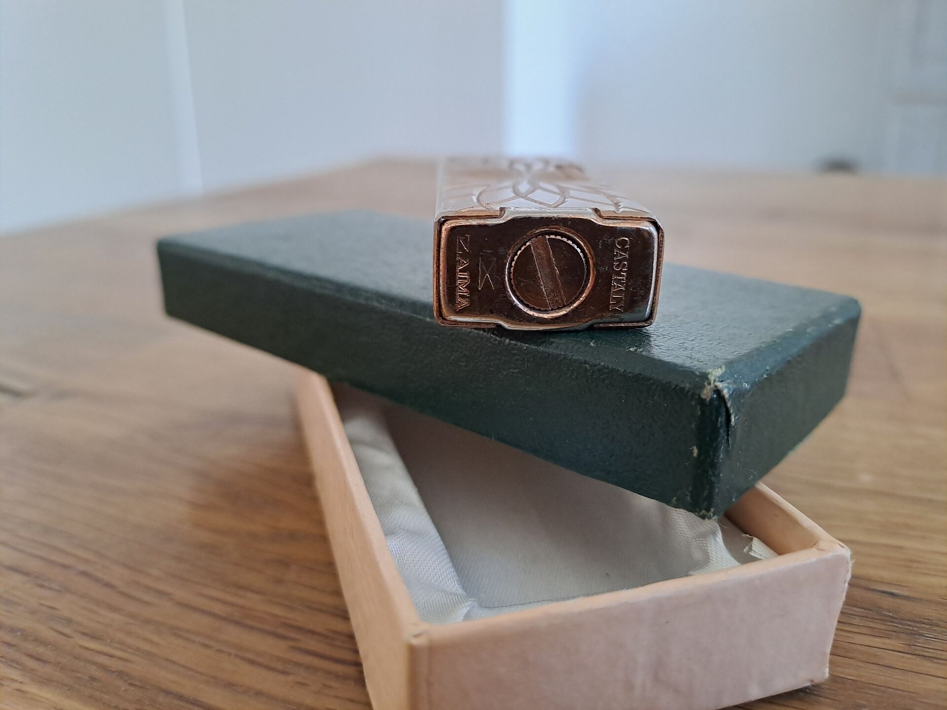 Vintage gas lighter Zaima Castaly – Guilloché gold metal (with box)