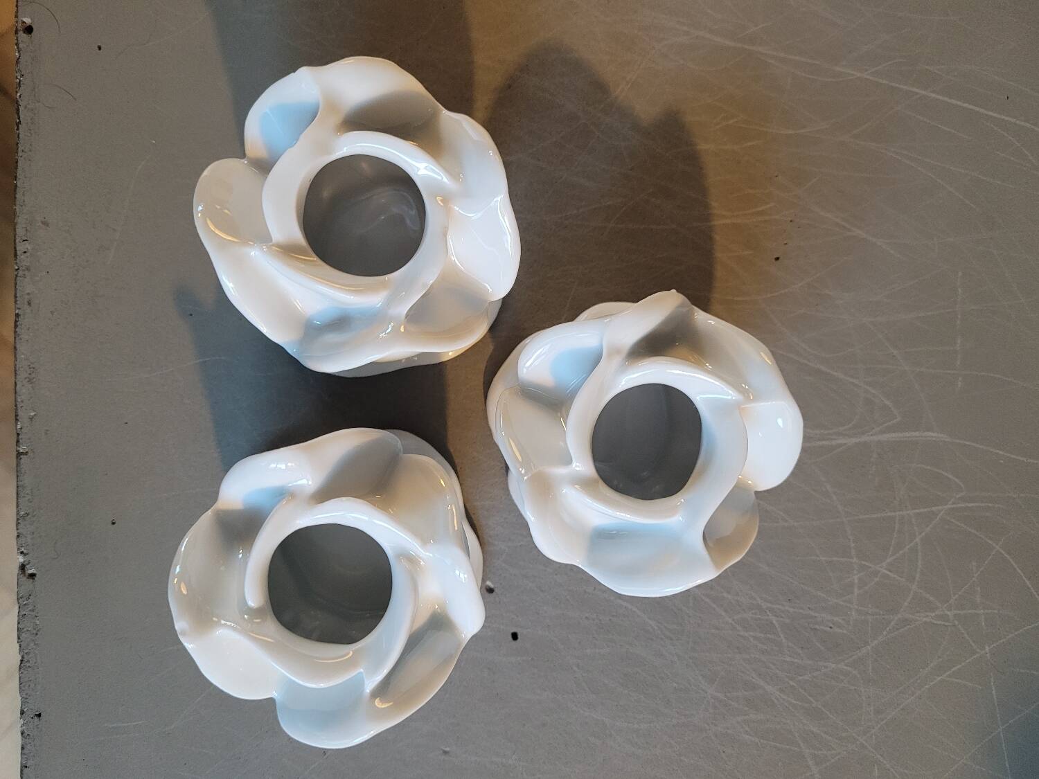 Trio de bougeoirs en porcelaine de Limoges