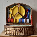 Vintage picnic basket - complete for 4 people