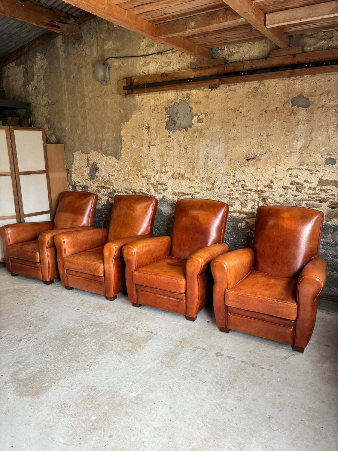Lot de 4 fauteuils club, Cognac