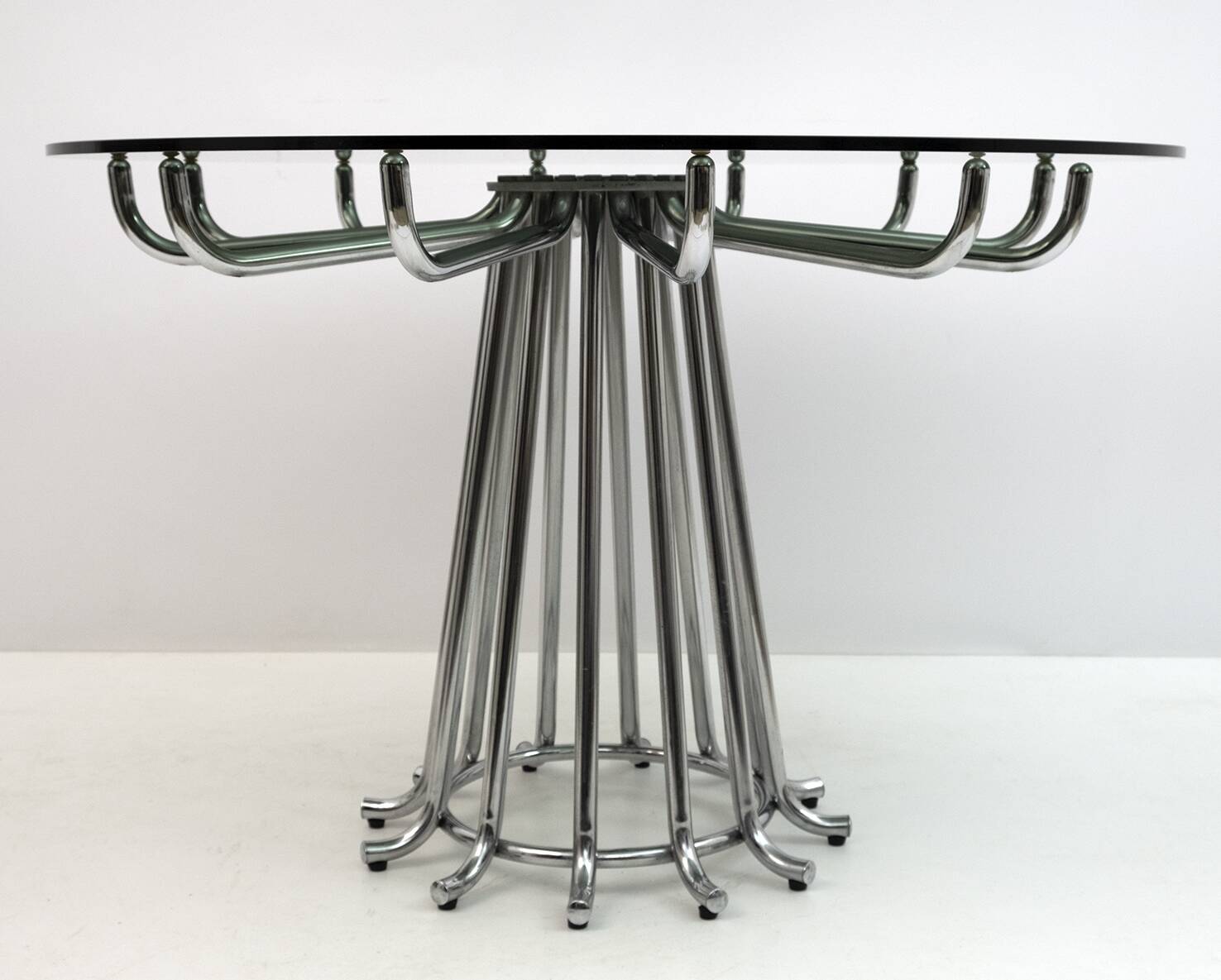 Gastone Rinaldi Mid-Century Modern Italian Chromed Metal Round Dining Table