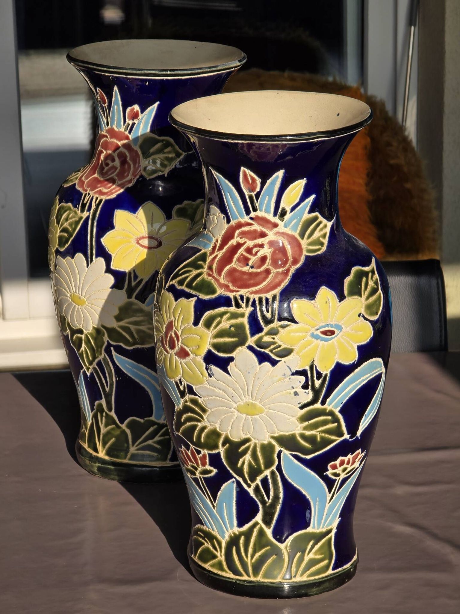 Pair of Dien Thao cobalt blue vases, 20th century.