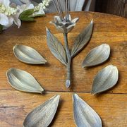 Individual flower-shaped ashtrays, solid brass, 1960s/70s