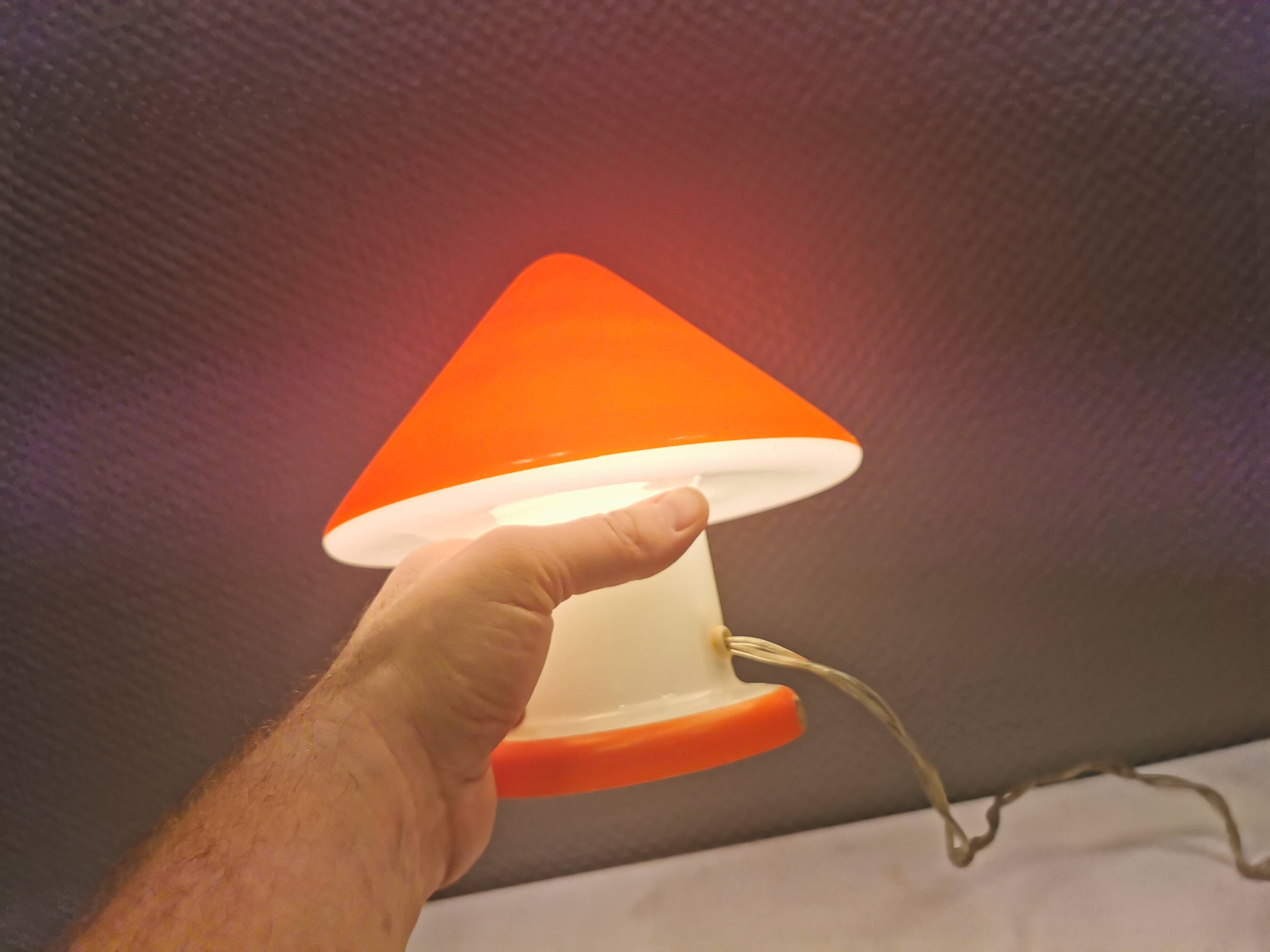 Beautiful Swedish mushroom-shaped table lamps in red and white glass. Estimated 1970s.