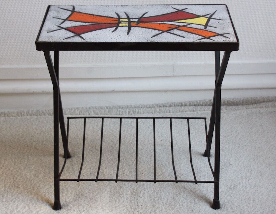 Tablet magazine rack 60-70 years