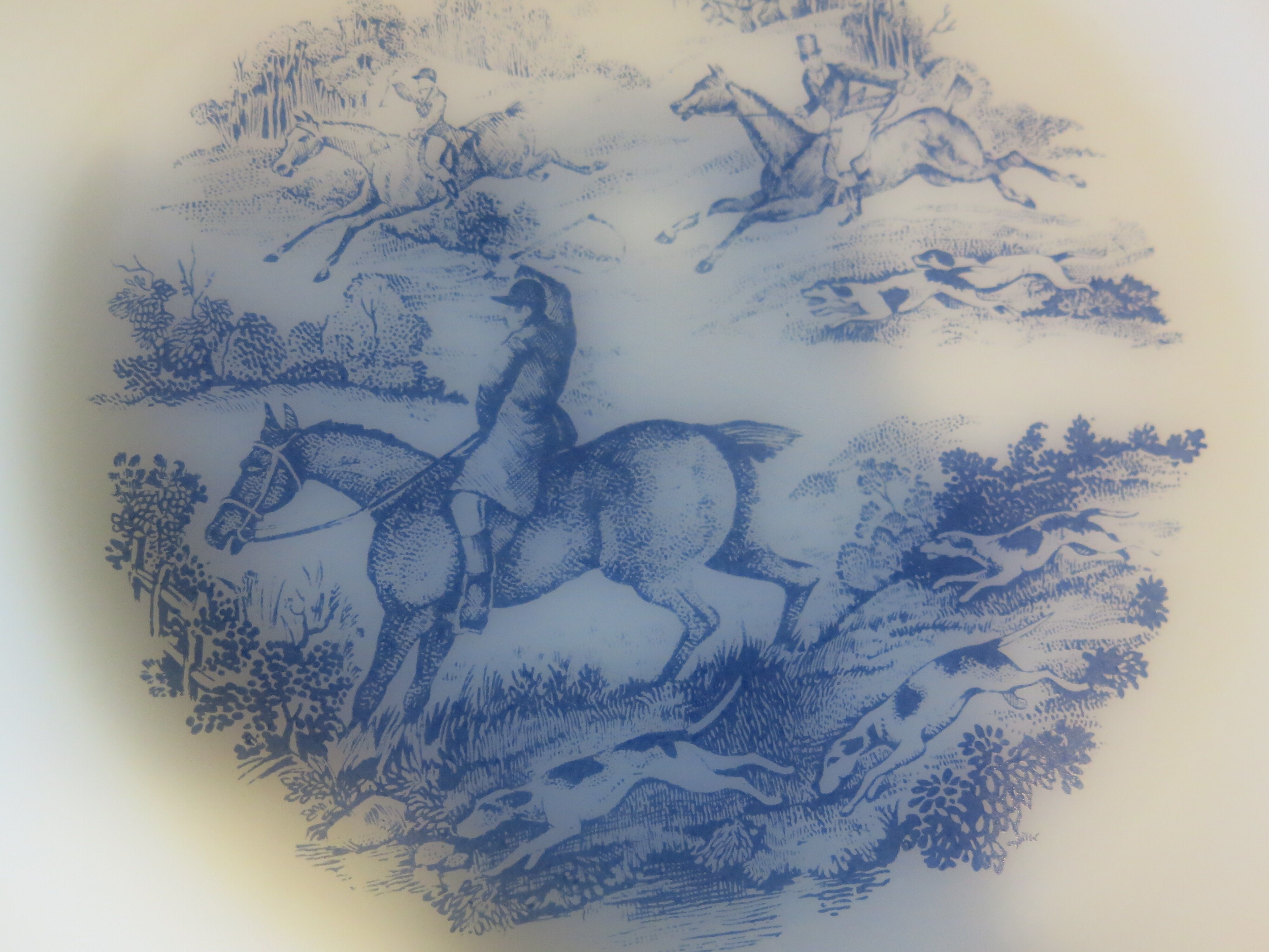 6 hollow plates from Arcopal in good condition