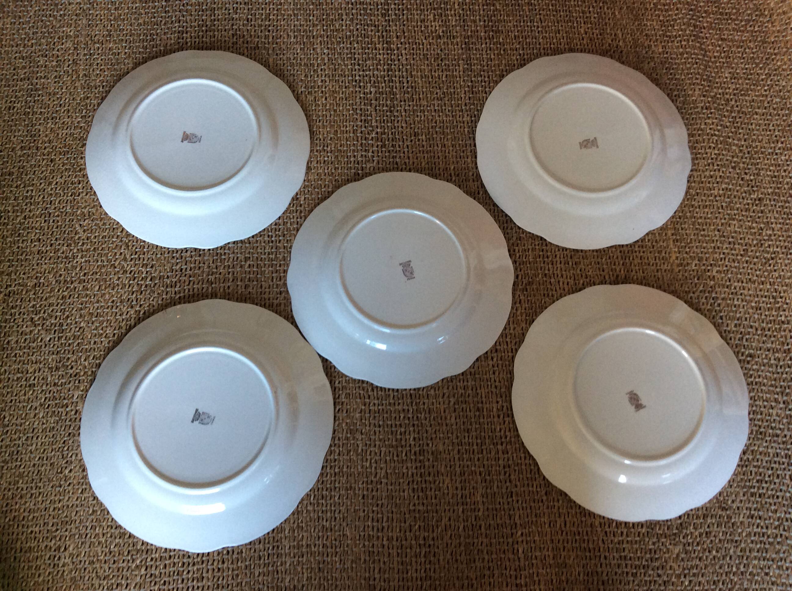 5 assiettes plates