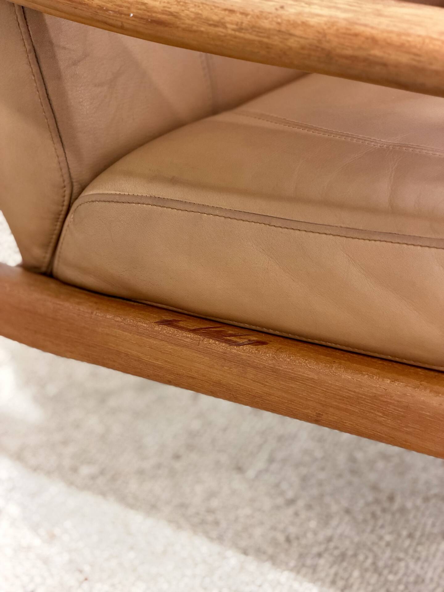 vintage camel leather and wood 2-seater sofa – 1970s