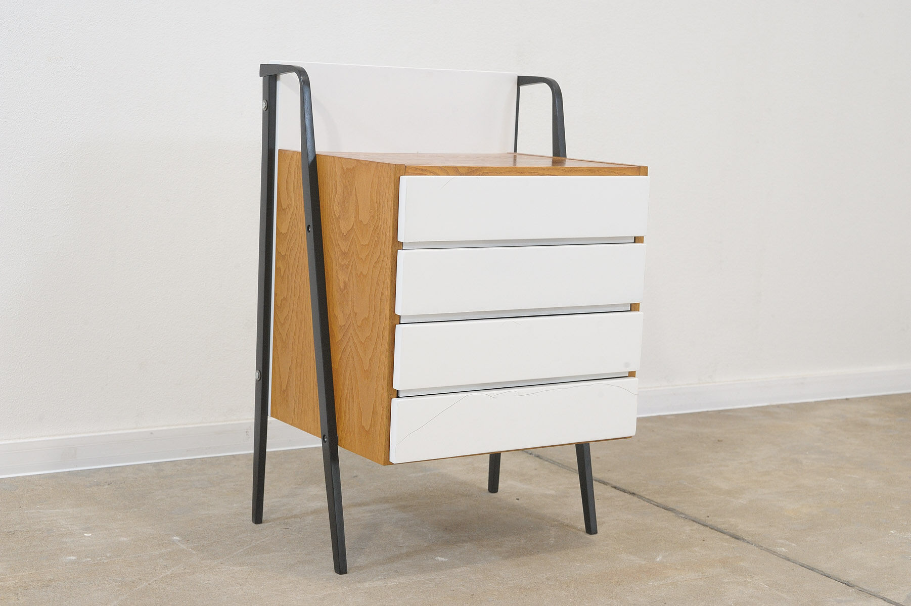 Commode du milieu du siècle entièrement restaurée par Tatra nabytok, années 1960