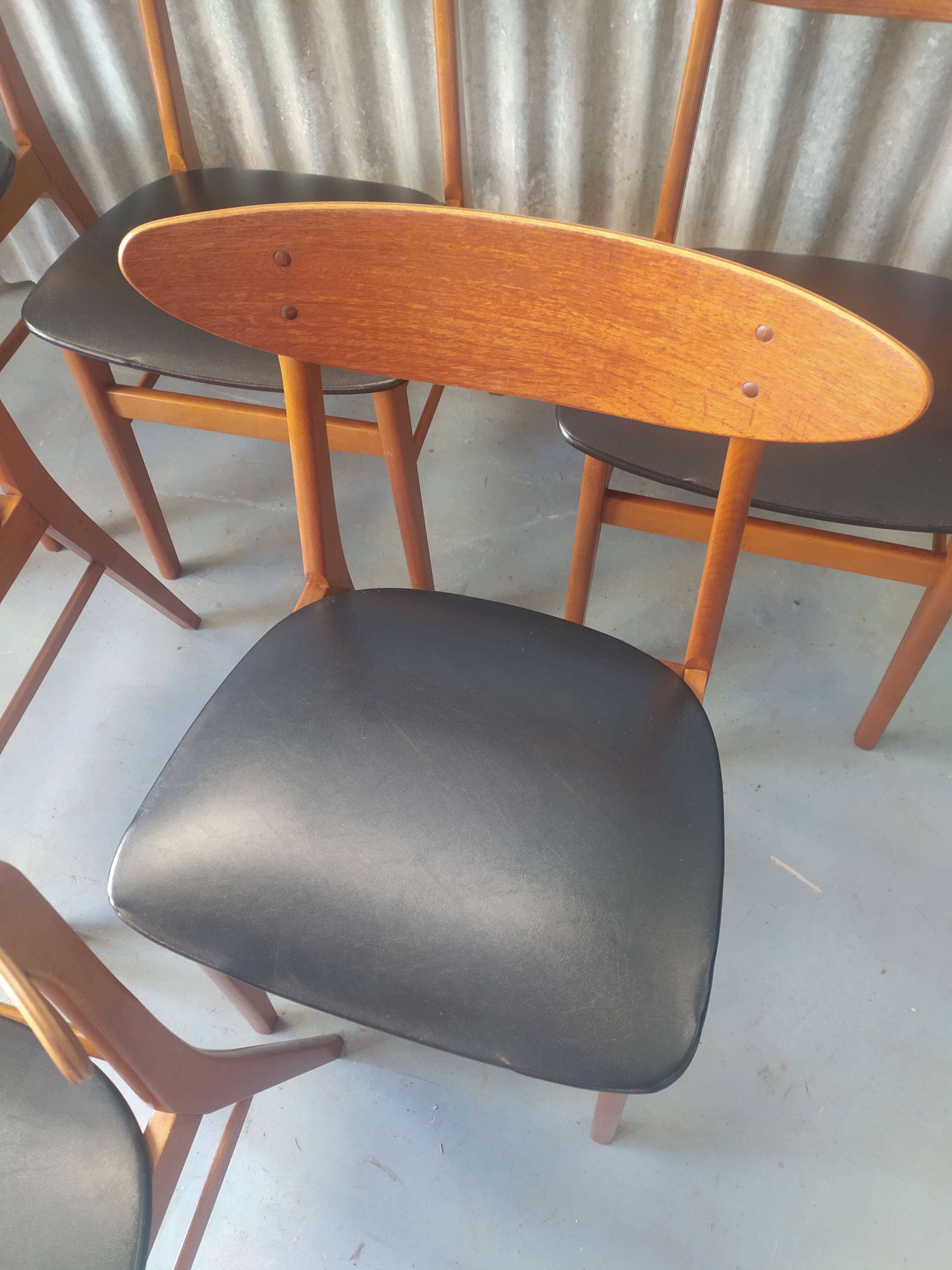 Suite de 6 chaises n°210 en teck Farstrup Mobel