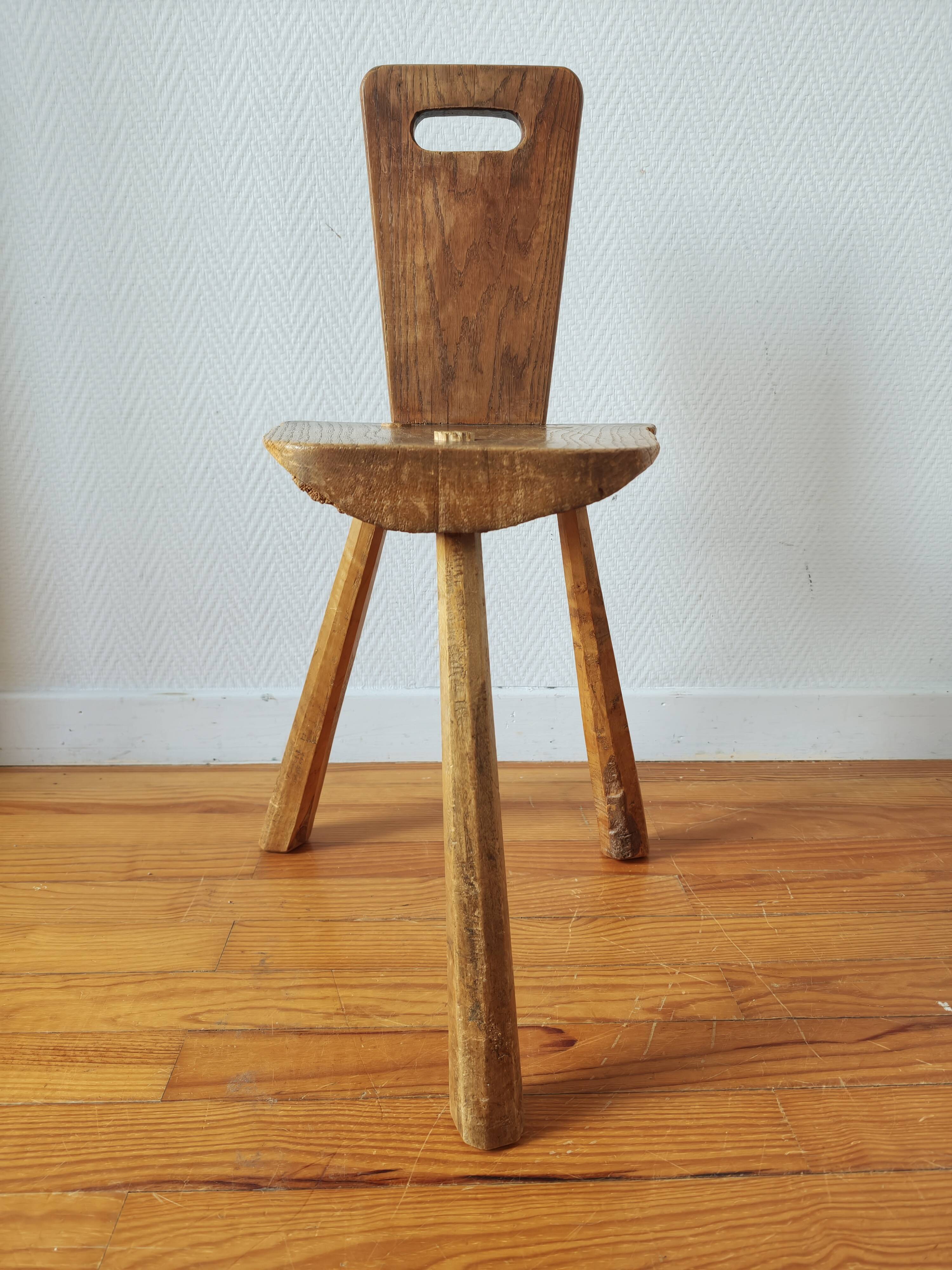 Tripod chair in solid wood – Handcrafted – Brutalist spirit