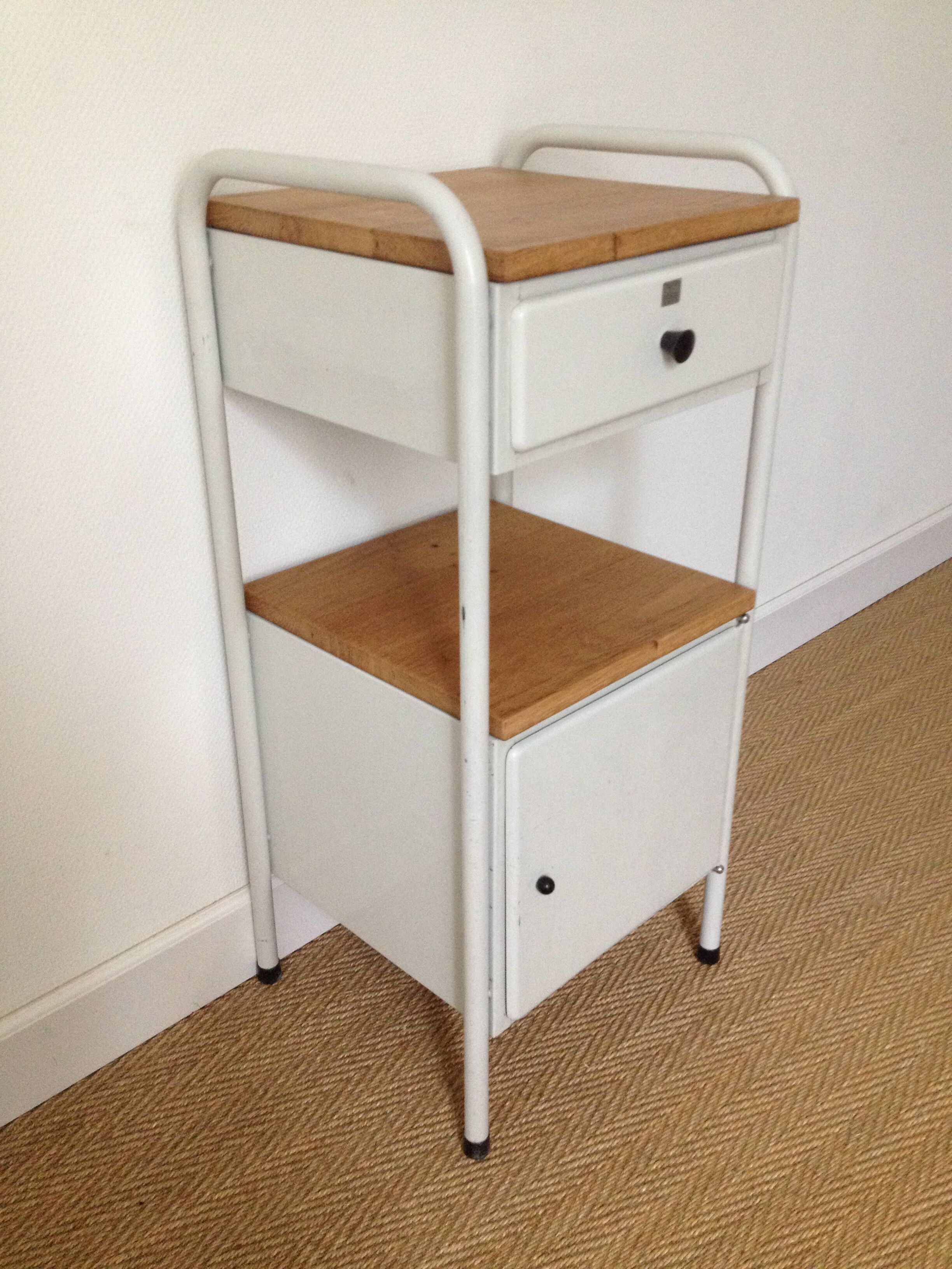 Meuble d'appoint industriel