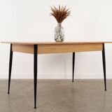 Oak table, Italian design, 1980s, manufacture: Italy